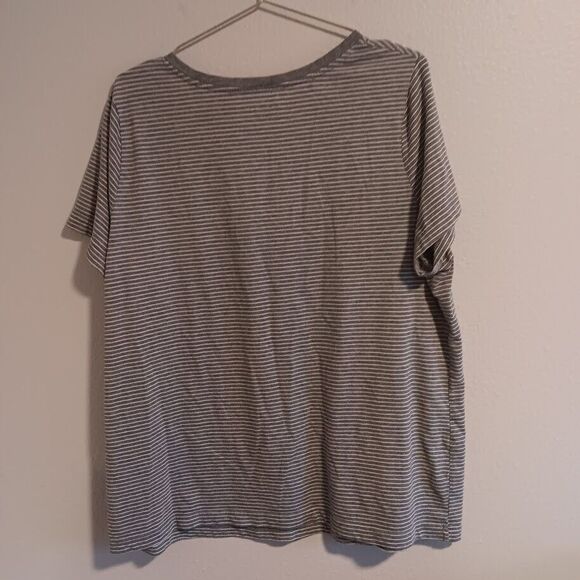 AVA & VIV Women's 3X Short Sleeve Gray Stripes VNeck Plus Size - Picture 6 of 6